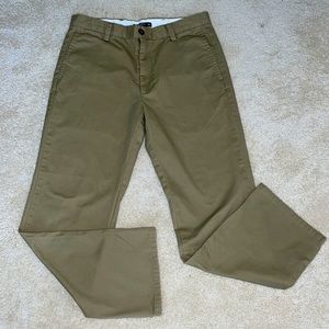 Dockers Easy Khaki; Slim Fit; Size: 32W 30L